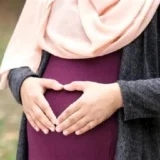 هل على الحامل التي أفطرت في رمضان كفارة أم قضاء فقط؟.. أمين الفتوى يجيب