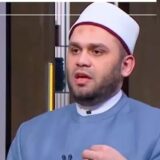 هل يجب قول «سيدنا محمد» في التشهد؟.. أمين الفتوى يبيّن الجائز والأفضل