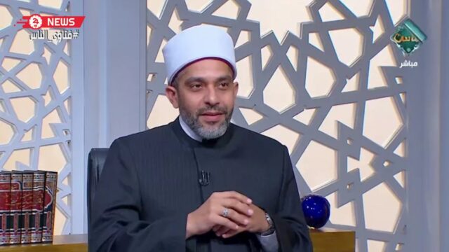 هل يجوز أخذ الثمار الساقطة من أشجار الغير؟.. أمين الفتوى يبيّن الحكم