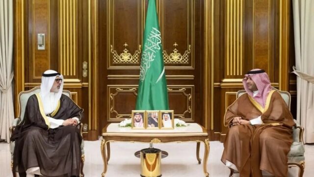 الأمير تركي بن محمد يتباحث في العلاقات السعودية الكويتية