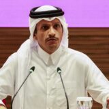 رئيس وزراء قطر يتصل بوزير الخارجية الإيراني.. وهذا ما قدّمه له