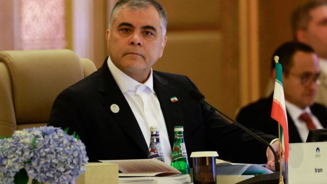 استقالة وزير النفط الإيراني محسن باك نجاد وتعيين بديل بالوكالة