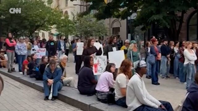 احتجاجات في نيويورك تضامناً مع ضحايا الاعتداء الجنسي
