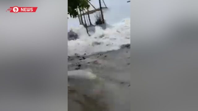 شاهد.. إعصار عنيف يضرب سواحل المكسيك برياح عاتية وأمطار غزيرة