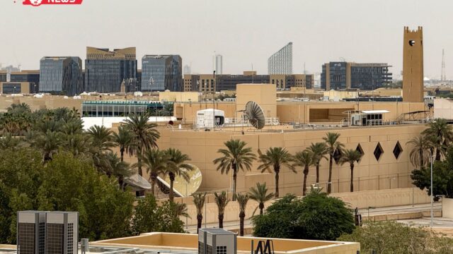 أمريكا تأمر موظفين في سفارتها بالرياض بالمغادرة.. ومصدر يبيّن السبب