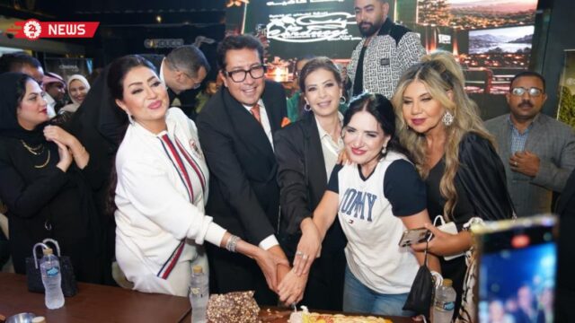 هاني رمزي يحتفل بعيد ميلاده بحضور النجوم عقب تكريمه في مهرجان VS-FILM